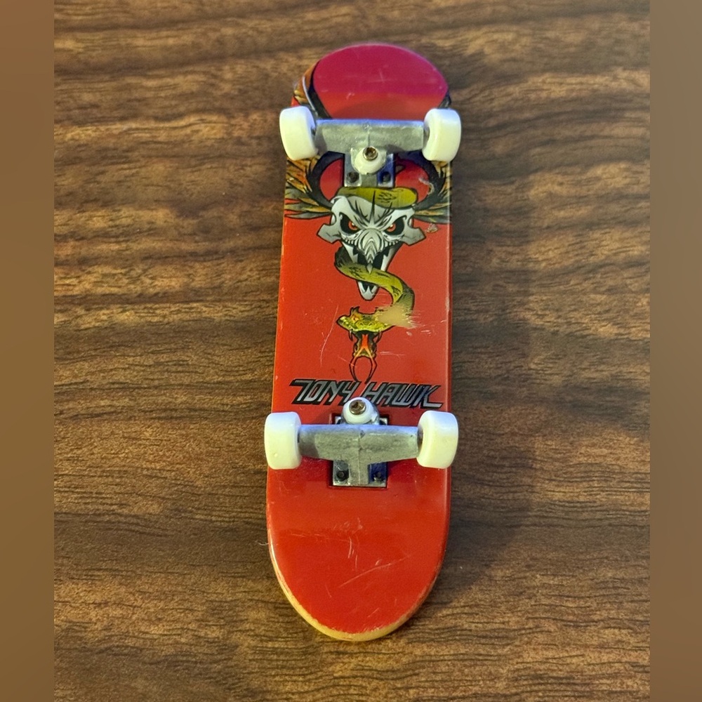 Tony Hawk finger board (damaged grip)